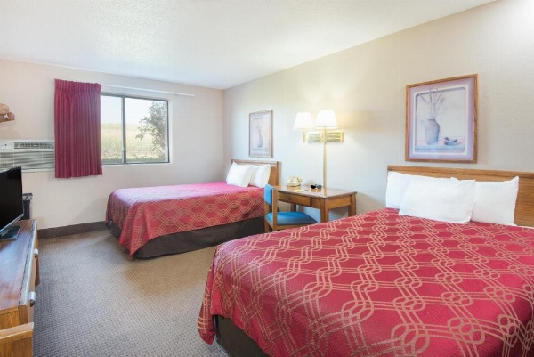 Super 8 by Wyndham Abilene KS image 18