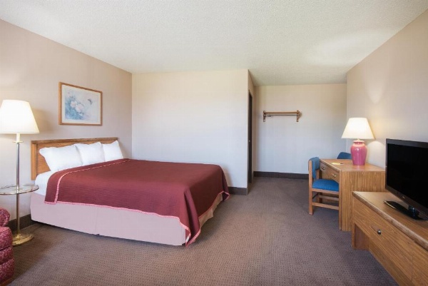 Super 8 by Wyndham Abilene KS image 19