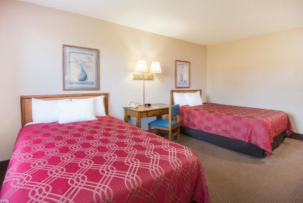 Super 8 by Wyndham Abilene KS image 21